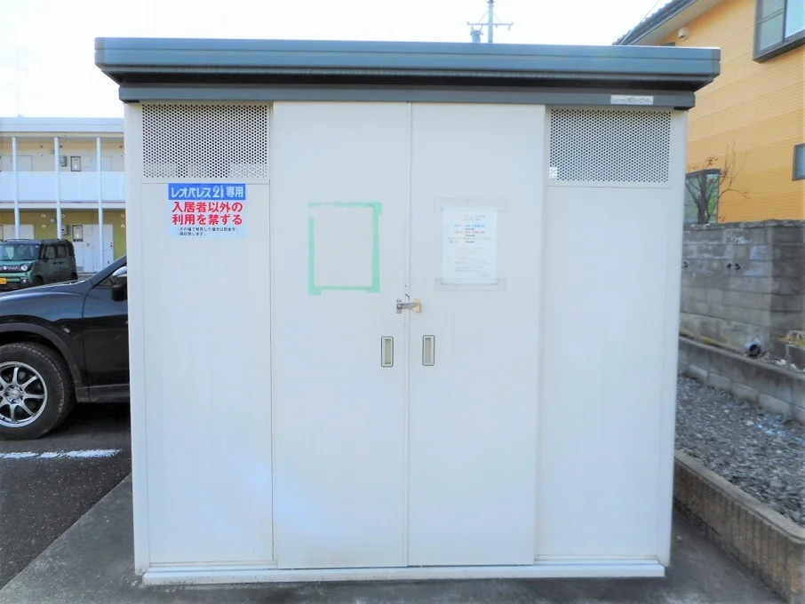 敷地内にゴミ庫が設置されておりゴミ捨てに便利です