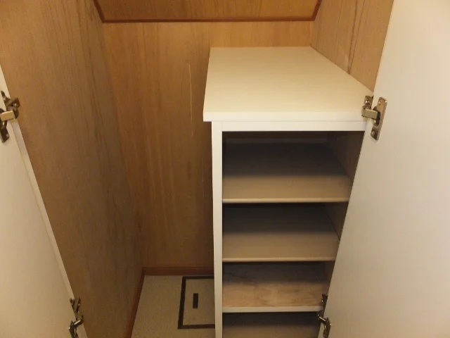 玄関横収納スペース