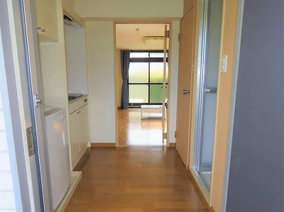 玄関からのアングルです