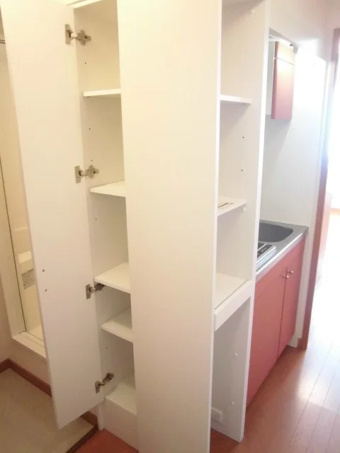 収納たっぷりリビングです。