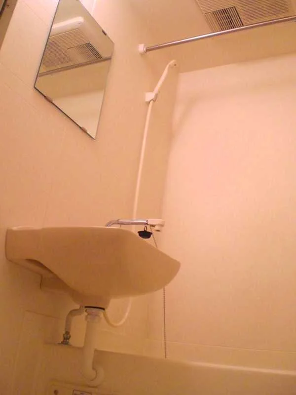 上部に付いているのが浴室換気乾燥機です！