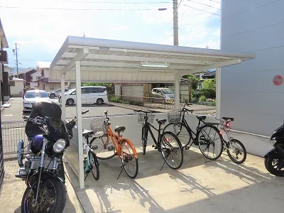 屋根付き駐輪場あり