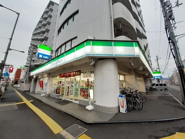 ファミリマート本町6丁目店様まで220m