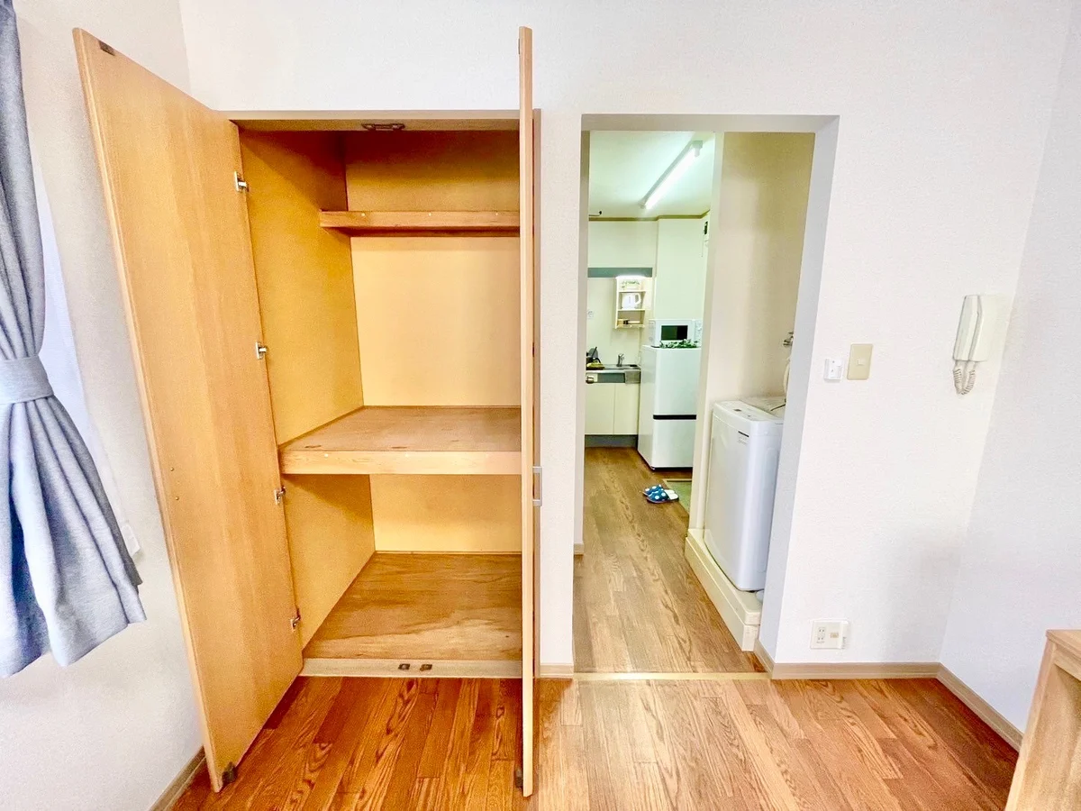 ※撮影用の観葉植物・食器調理器具・雑貨類等はございません。※図面・写真は現況優先。