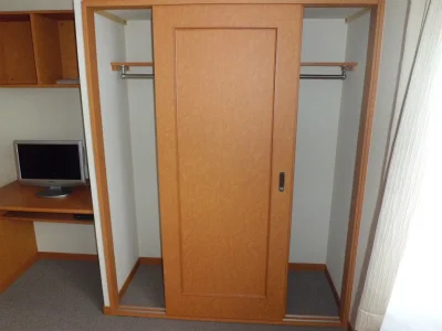 ハンガーバー付のクローゼット。