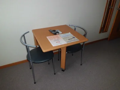 二人で仲良く寛げるテーブルとイス。