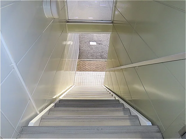 階段上からのアングルです