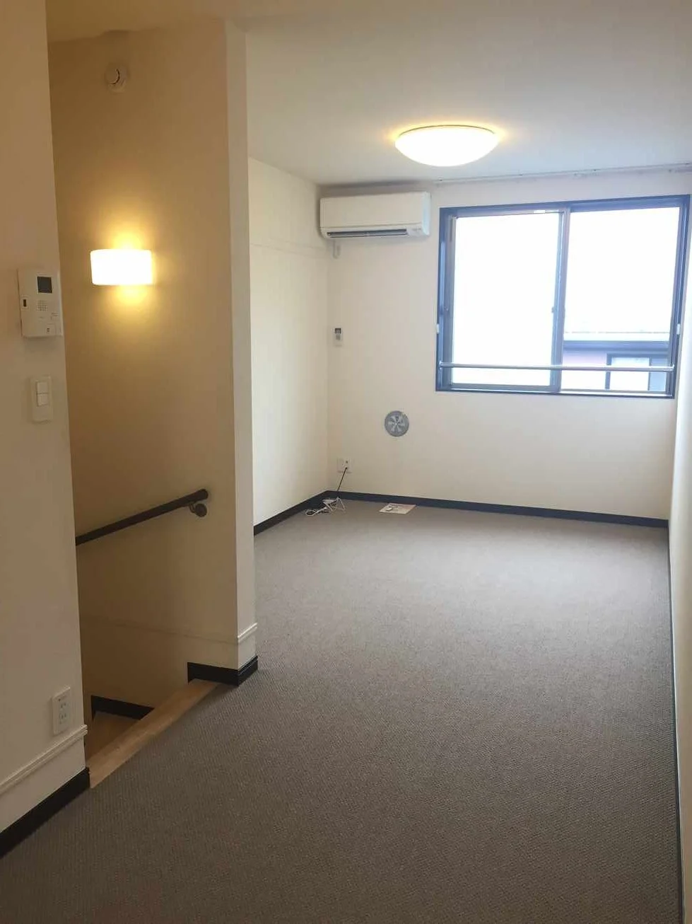 2階の床は絨毯になります