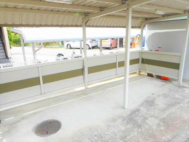 屋根付き駐輪場あり