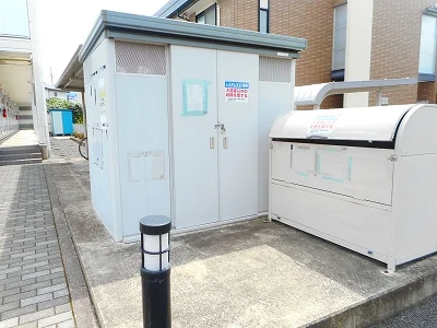 敷地内にゴミ庫が設置されておりゴミ捨てに便利です
