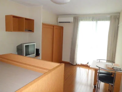 明るい色調に彩られた居室。