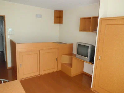 ベッドの下は収納になっています。