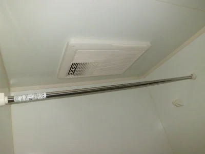 浴室乾燥機。洗濯物を乾かせます。