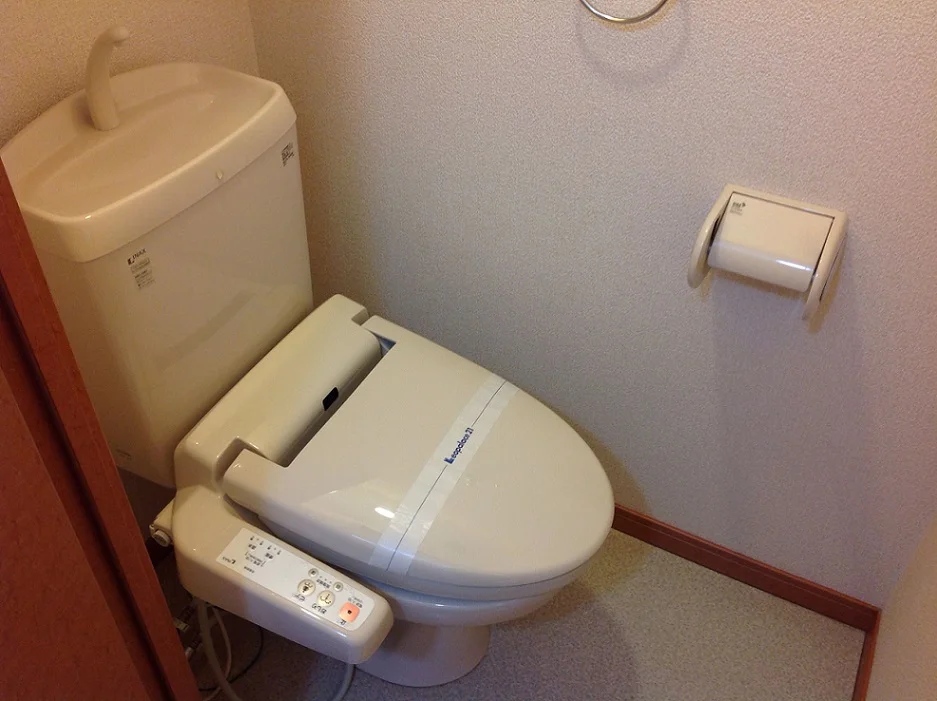 人気の温水洗浄便座付き。
