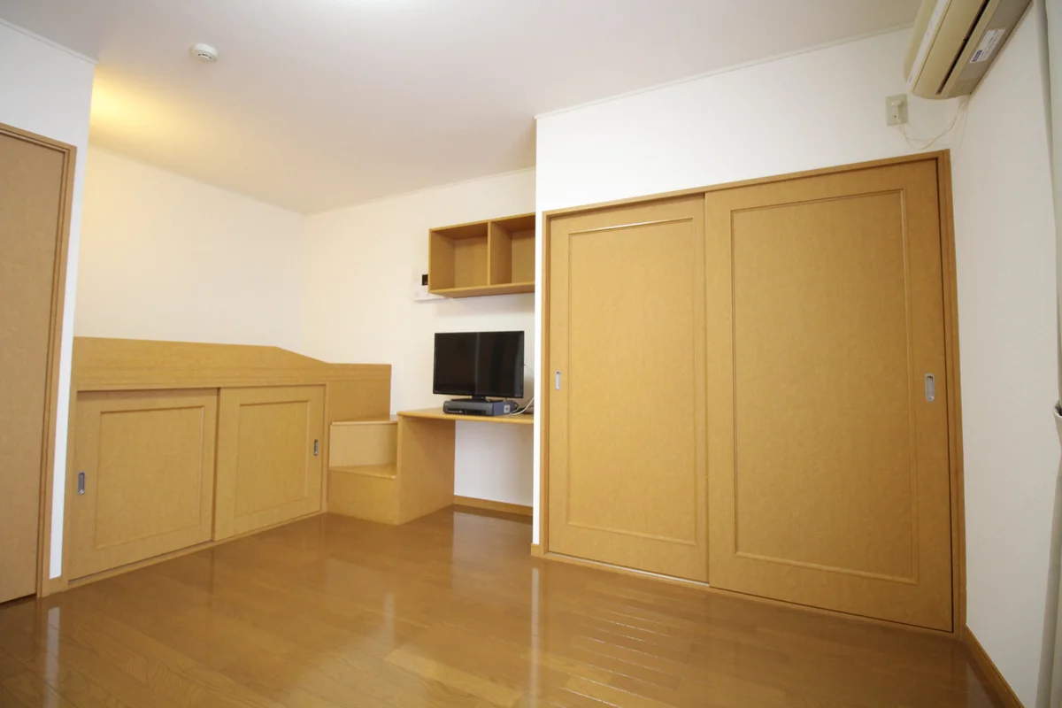 クローゼット以外にもたくさん収納が付いています♪