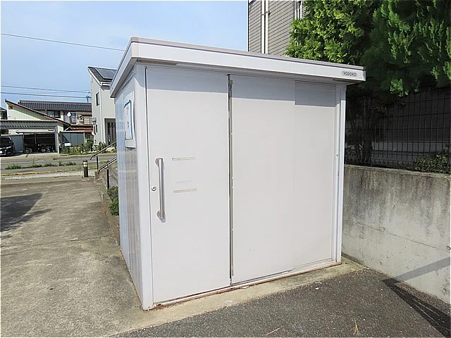 敷地内にゴミ庫が設置されておりゴミ捨てに便利です