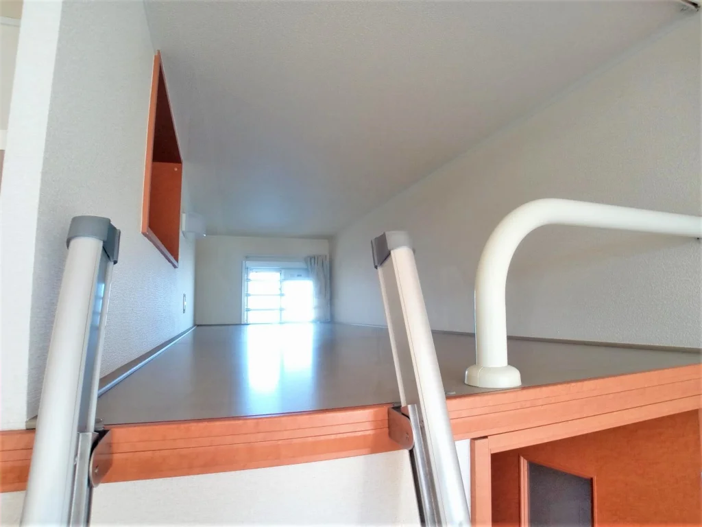 玄関まで続く長いロフトです。