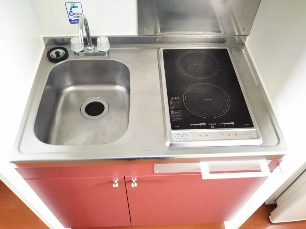 2口電気コンロ付き。部屋により設備が異なる場合あり