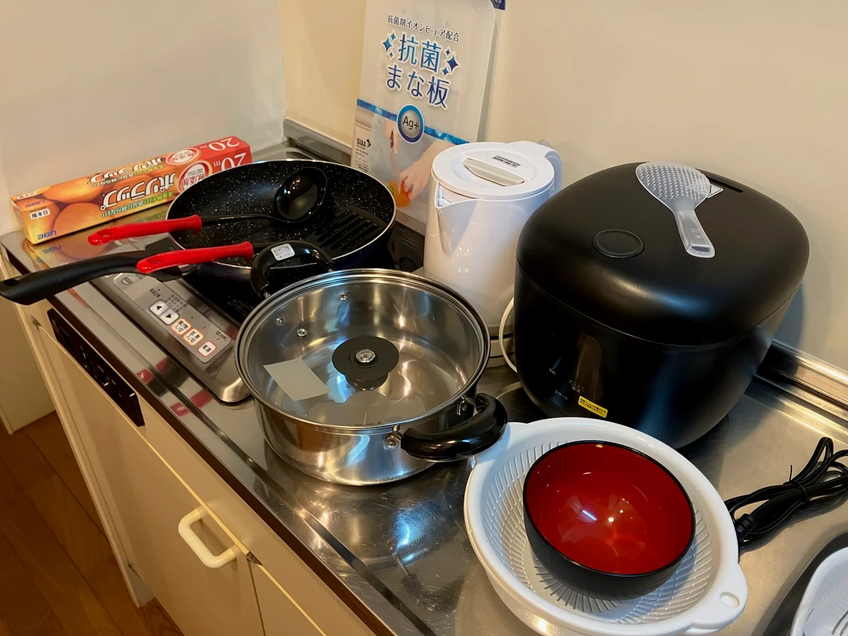 調理器具、食器など充実の設備