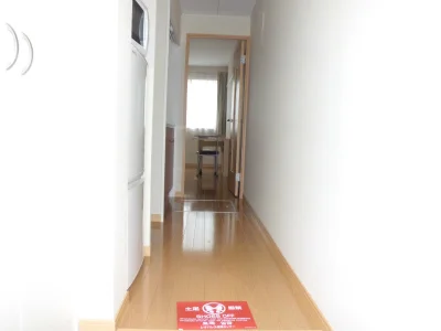 通路の奥が居室です。