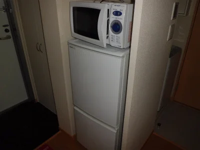 冷蔵庫と電子レンジ。
