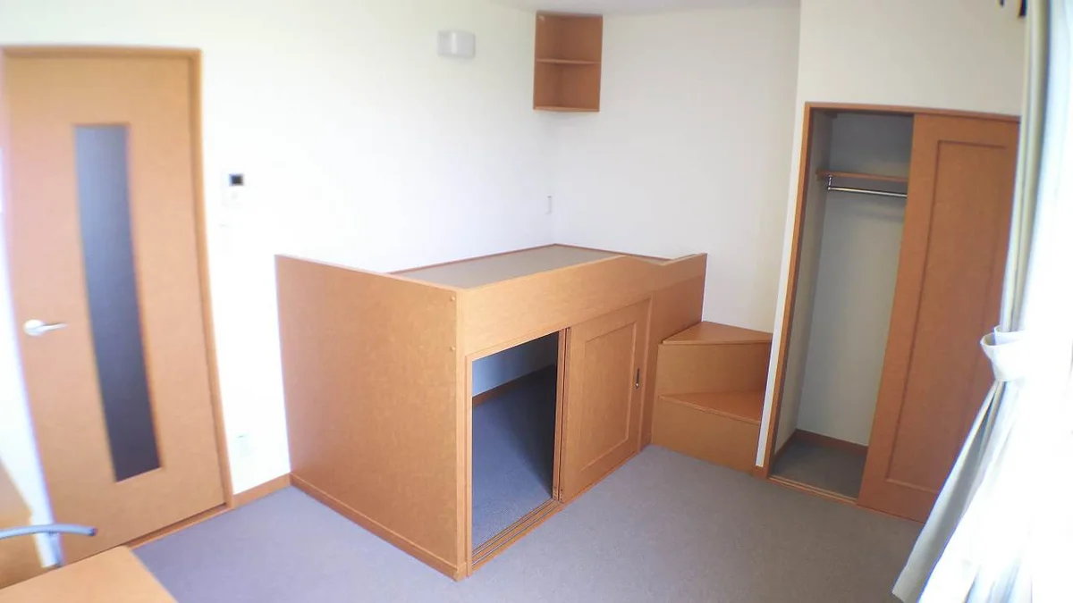 ベッド下収納、階段下収納