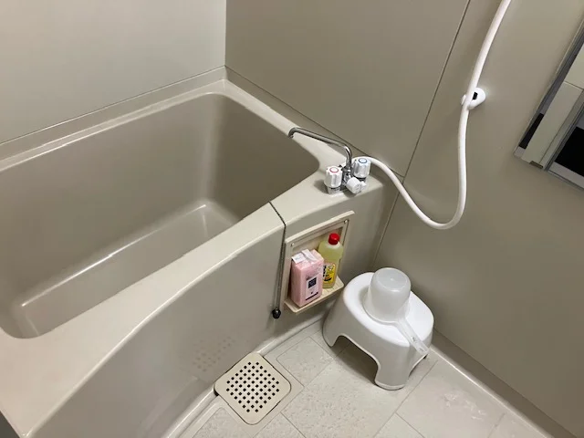 浴室用椅子、手桶、お掃除用具も設置しております。