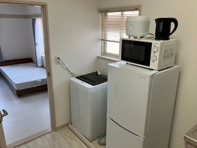 冷蔵庫、洗濯機、電子レンジ、炊飯器、電子ケトル等充実の家電設備です。