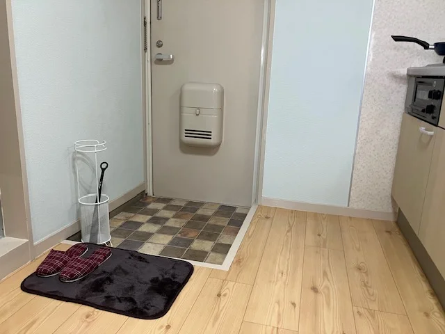 玄関部には傘立て、靴ベラをご用意しました。