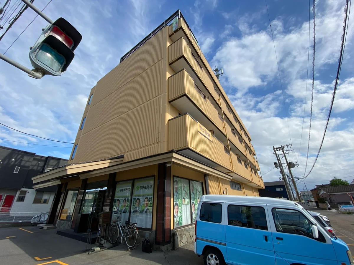 日当り良好・4階建てオートロックマンションです。