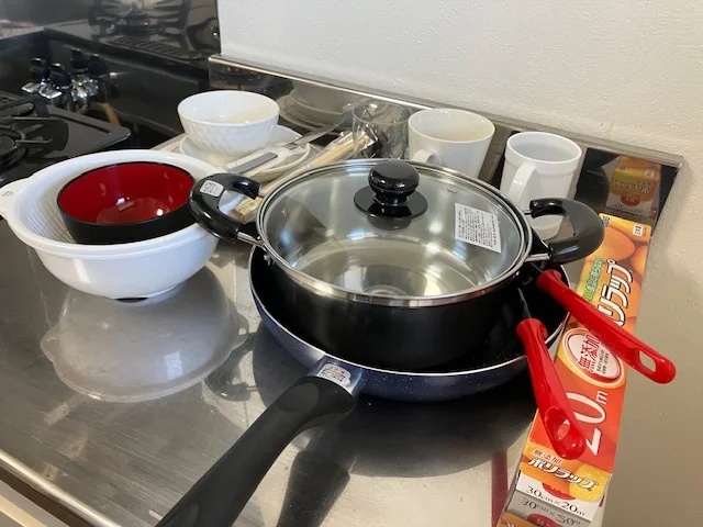 充実の調理器具、食器類です。