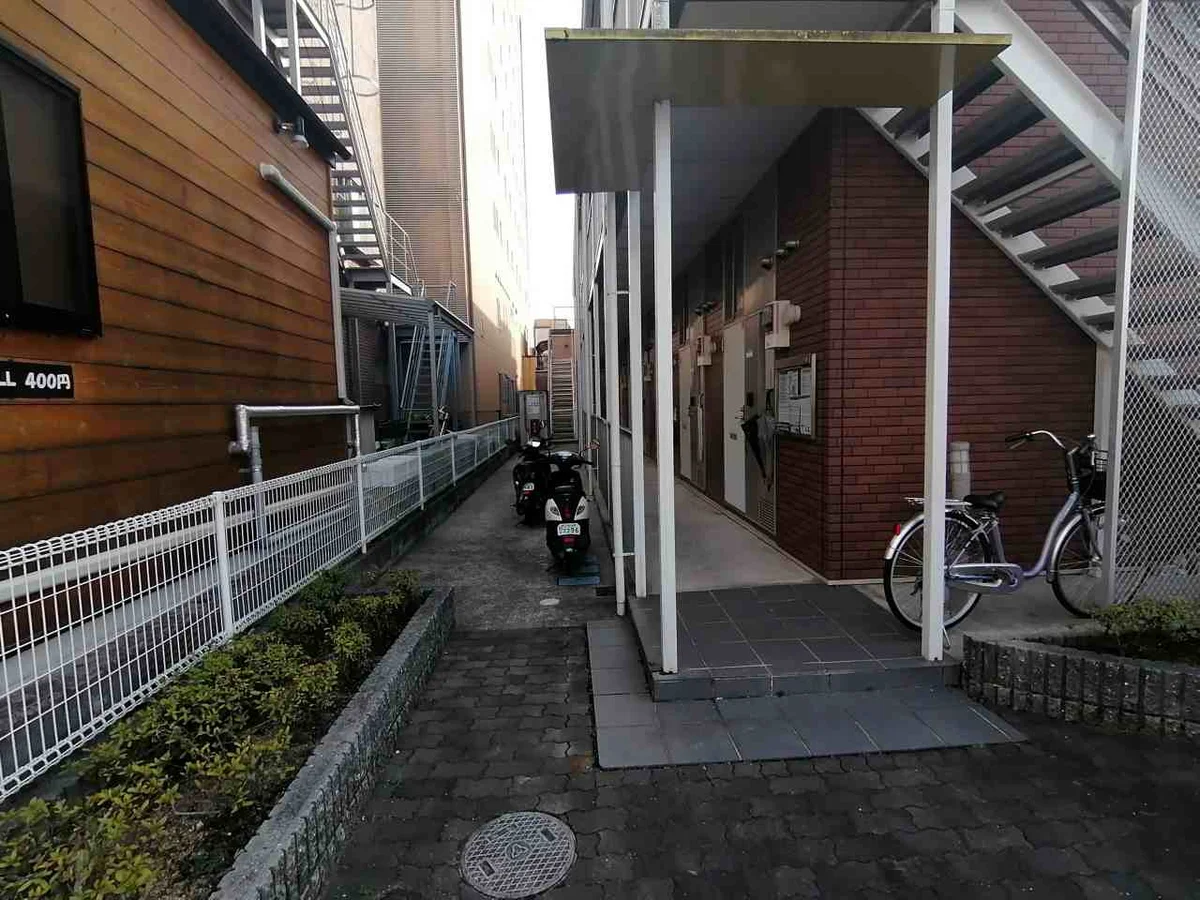 2Ｆには手前と奥に階段が御座います。