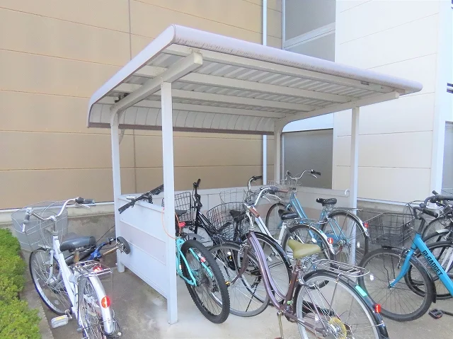 屋根付き駐輪場あり