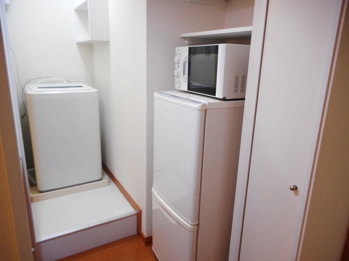 電子レンジ、冷蔵庫完備