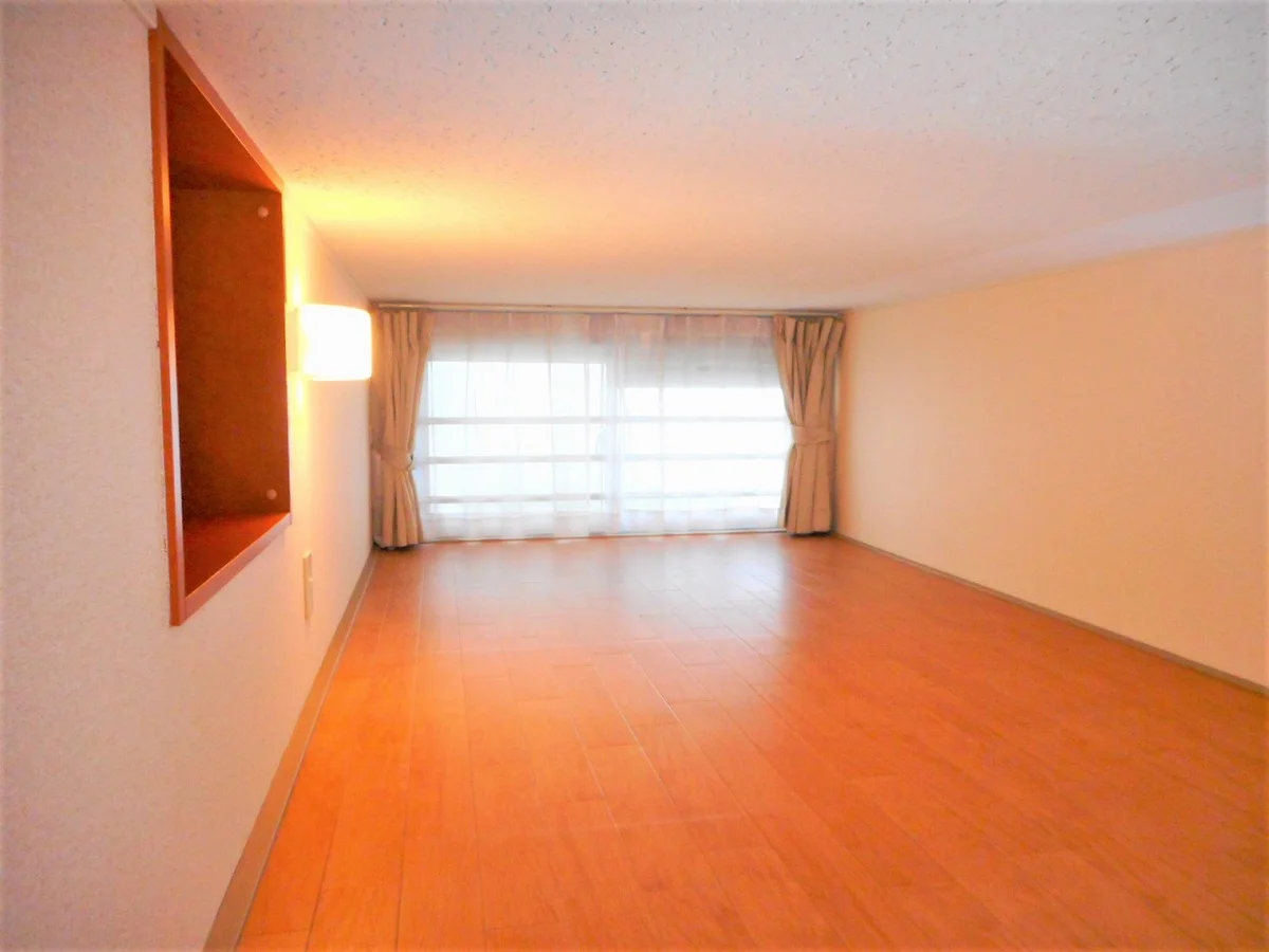 ロフトにはカーテンや電気、コンセントもあります