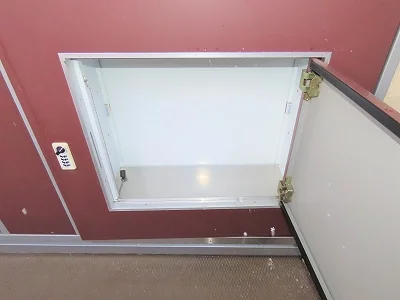 玄関扉に宅配ボックスあり