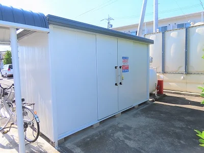 敷地内にゴミ庫が設置されておりゴミ捨てに便利です