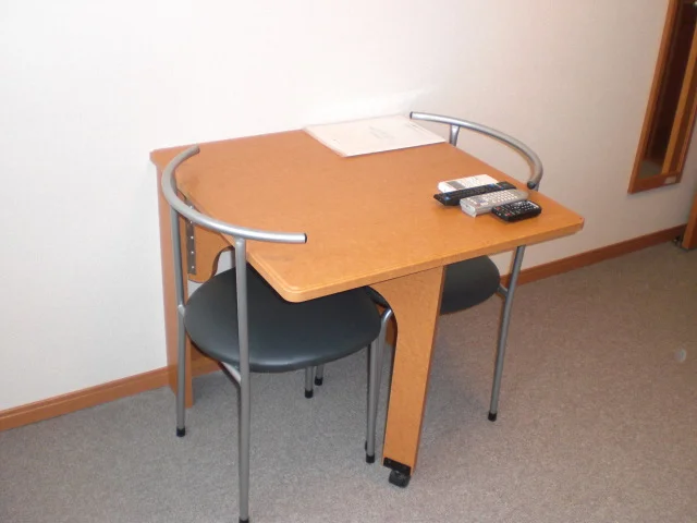 テーブルは折り畳み式です