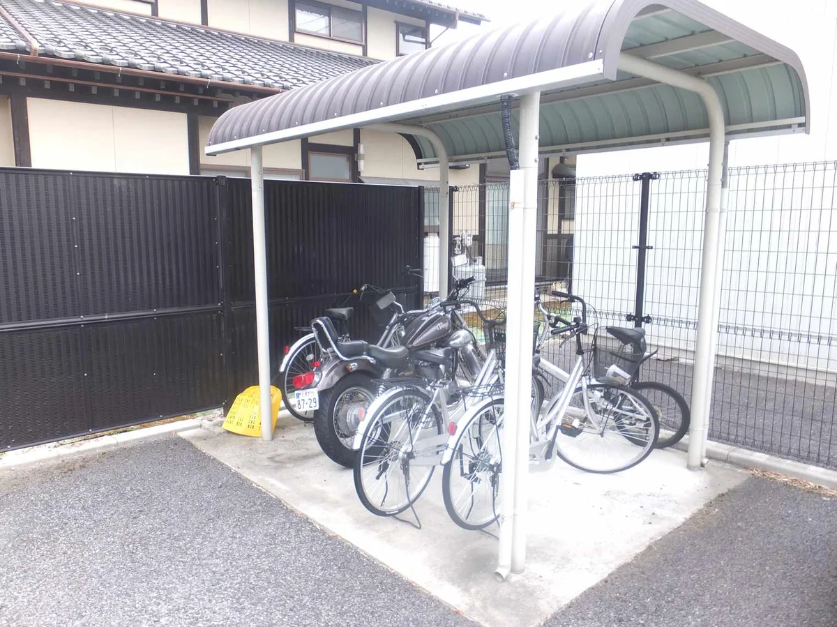 屋根付き駐輪場あり