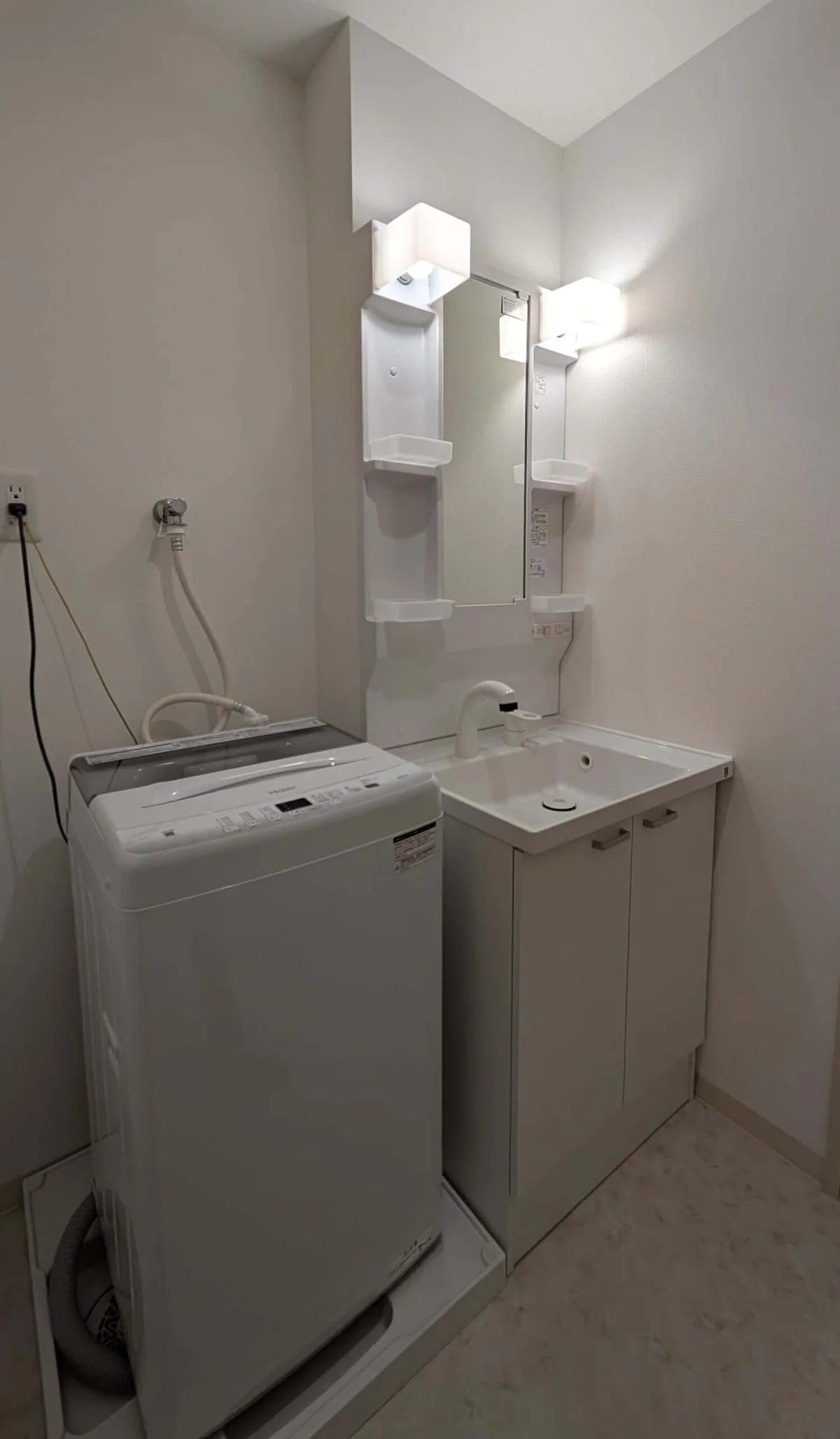 独立洗面台付き♪洗濯機も♪