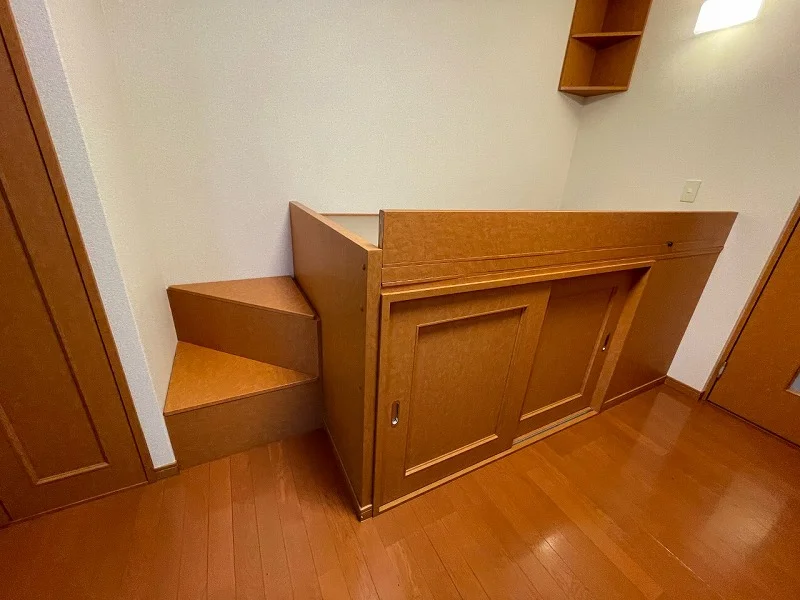 居室：１Fはフローリング　2Fは絨毯