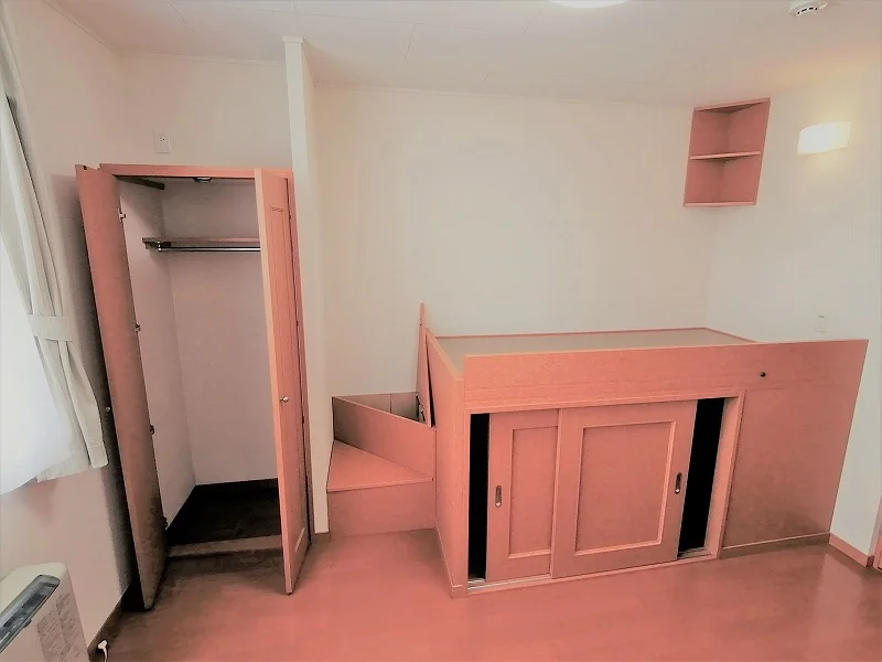 居室：１Fはフローリング　2Fは絨毯