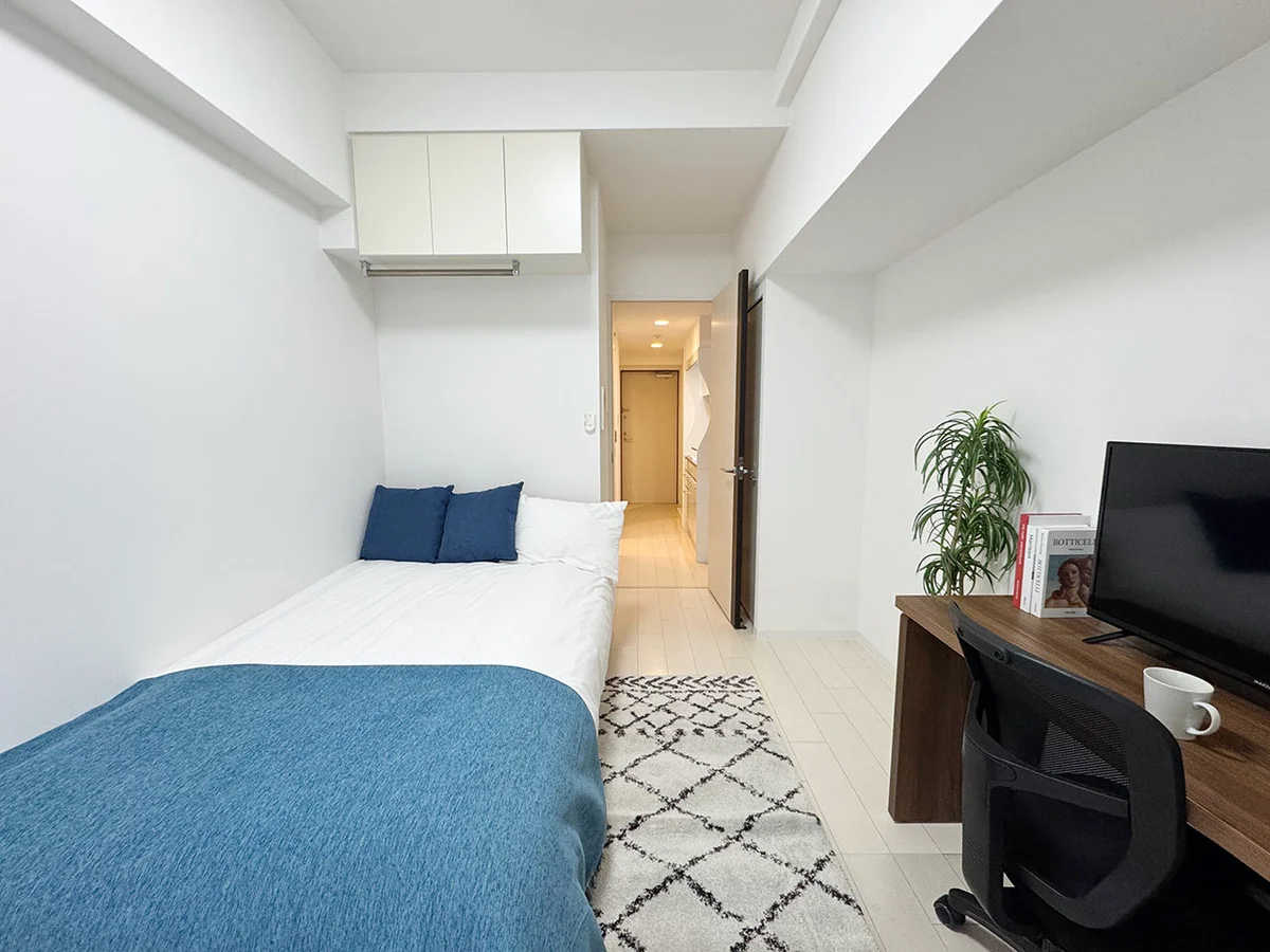 写真はお部屋のイメージです。ラグなどの室内装飾はございません。