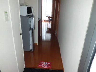 冷蔵庫の奥がキッチン。その奥が居室です。