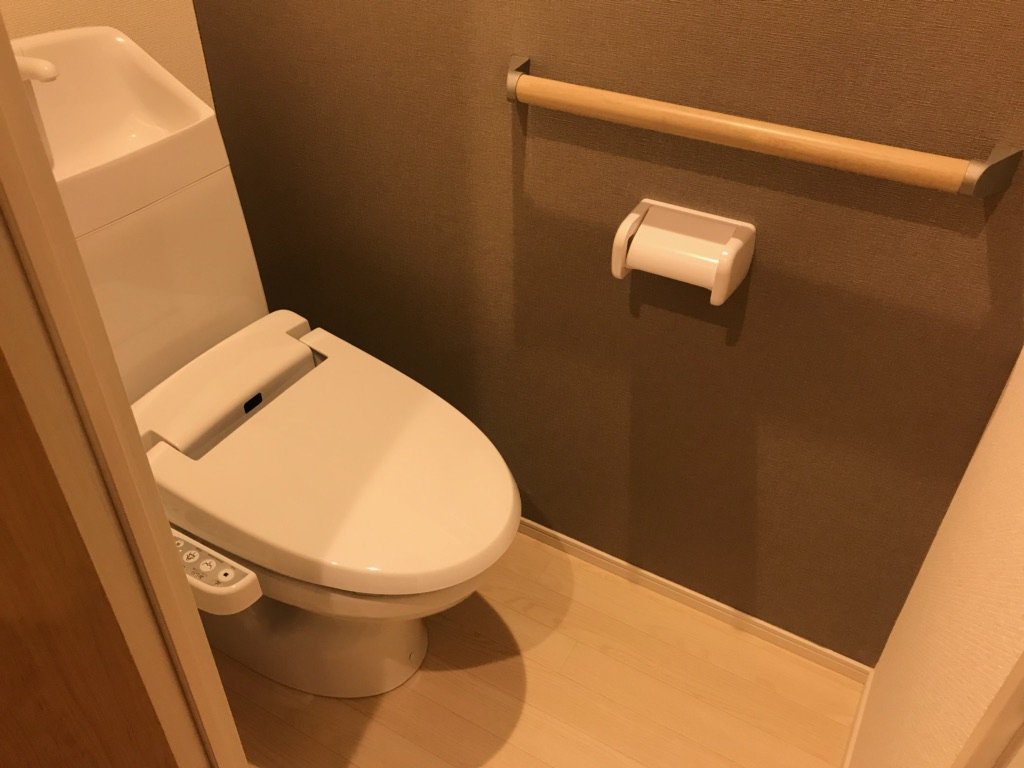 温水洗浄便座付です☆