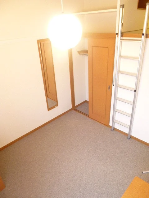 奥に見えるのは収納です♪