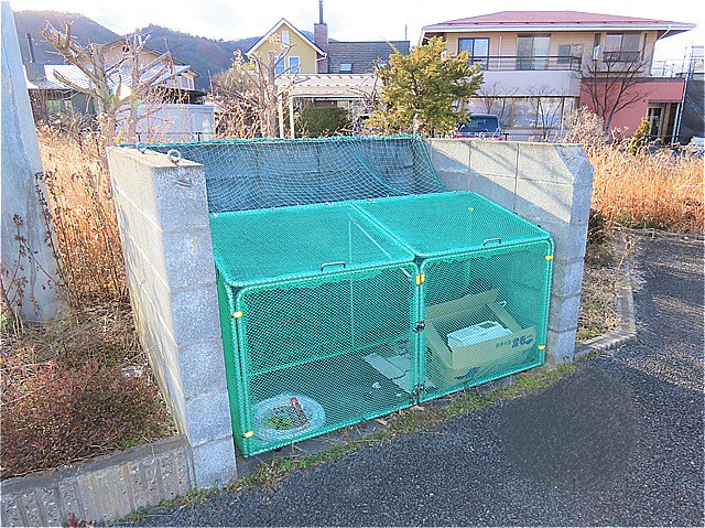 敷地内にゴミ庫が設置されておりゴミ捨てに便利です