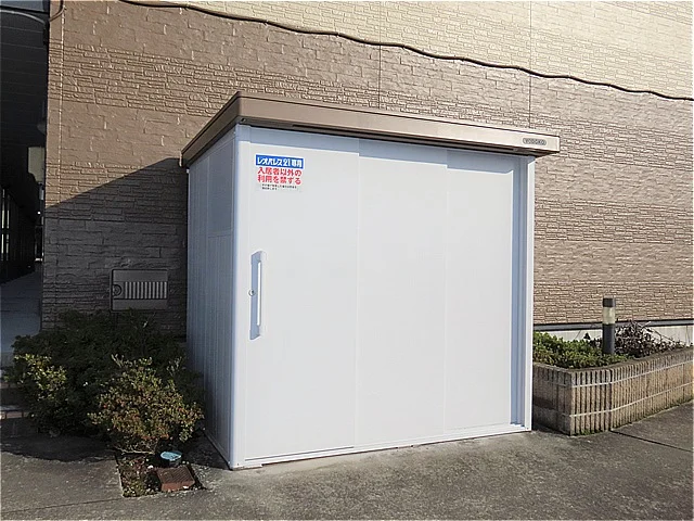 敷地内にゴミ庫が設置されておりゴミ捨てに便利です