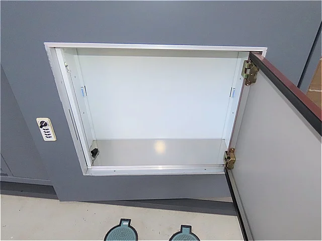 玄関扉に宅配ボックスあり