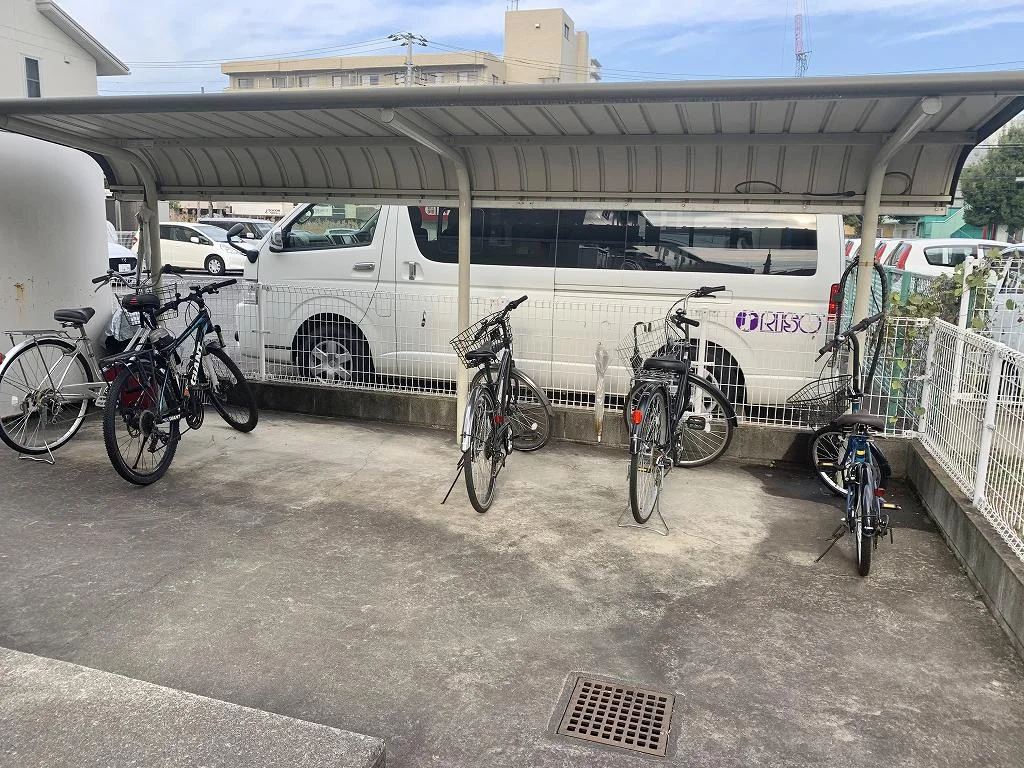 駐輪場完備。